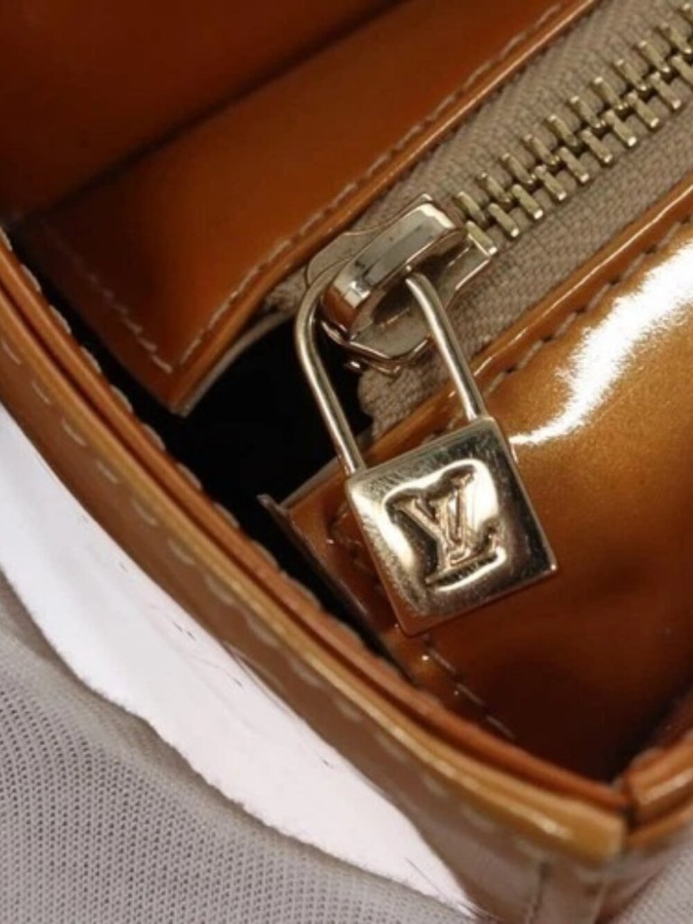 LOUIS VUITTON Monogram Vernis Columbus Tote Bag Beige M91023 LV Auth 100753 - Picture 13 of 16